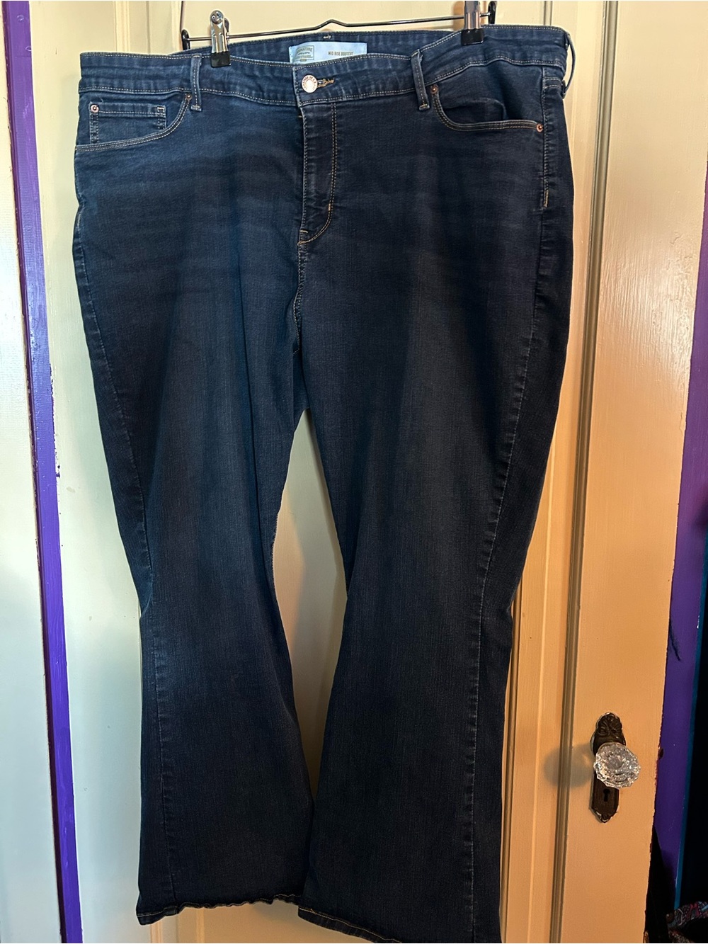 SIGNATURE
LEV STRAUSS.
MID RISE 24S Women's Dark Blue Stretch Bootcut Jeans